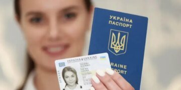 Украинцам объяснили, обязательно ли менять паспорт-книжку на ID-карту