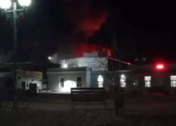 В Комсомольске-на-Амуре горит авиастроительный завод, выпускающий боевые самолеты. ВИДЕО