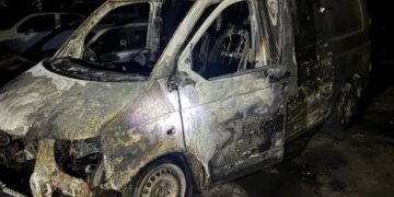 В Сумской области осудили мужчину за поджоги автомобилей ВСУ по «указаниям ИИ»