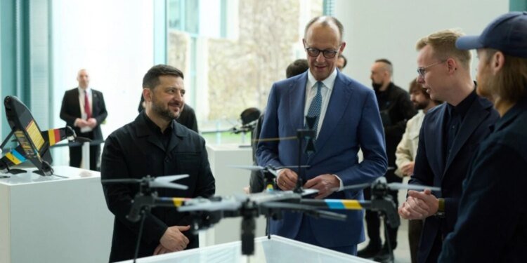 Німеччина та Україна розвиватимуть спільне виробництво дронів – Мерц