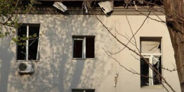 В результате обстрелов повреждено более 70 домов в трёх районах Запорожья