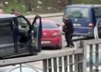 В Киеве водитель повредил полицейскую машину и наехал на сотрудника ТЦК во время побега