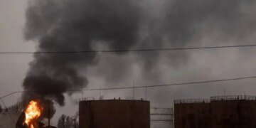 Всё в огне: в сети появилось видео из российского Туапсе после атаки