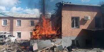 Російські дрони атакували Прилуки, сталася пожежа у відділку поліції