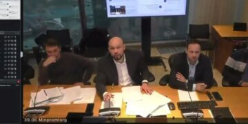 «Ходите, оглядывайтесь, особенно ты, лысый», – пранкер сорвал совещание россиян и вскрыл страшную военную тайну Кремля. ВИДЕО