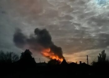 В Мелитополе прогремела серия взрывов на подстанции: город частично остался без света