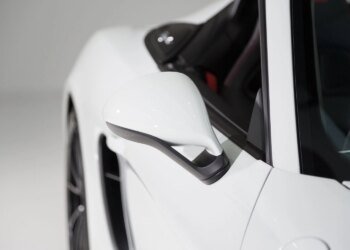 Китайська компанія Xpeng планує запустити "літаючі" автомобілі та роботаксі до 2027 року