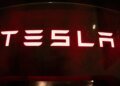 Прибуток Tesla зріс у першому кварталі, Маск анонсував новий Roadster