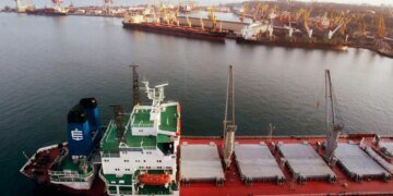 Российские дроны атаковали торговое судно под флагом Сент-Китс и Невис, которое направлялось в порт Одессы