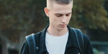 Школи в Україні зобов'язані перевіряти електронні військові документи учнів – Міноборони