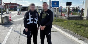 В Украину передали фигуранта дела о продаже поддельных паспортов