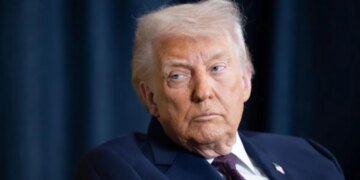 От пули защитил бронежилет: как агент Секретной службы спас Трампа. ВИДЕО