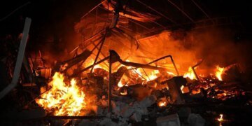 Виникло кілька осередків займання – у ДСНС показали наслідки атаки на Одещину