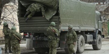 У військ рф на Херсонщині фіксують дефіцит пального після ударів по Криму – АТЕШ