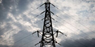 Російські атаки знеструмили частину шести областей, без графіків