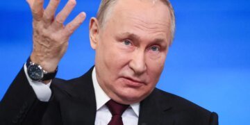 Путину доложили об отсутствии серьезных угроз в Туапсе