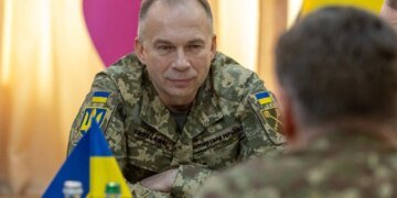 Треба докласти максимум зусиль для захисту об'єктів в Україні від повітряних атак рф – Сирський