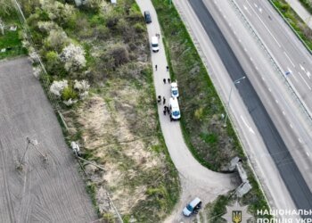 В Ровенской области мужчина открыл огонь по военным ТЦК и полицейскому: есть раненые