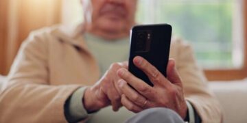 Мошенники охотятся за неактивными номерами беженцев: НБУ предупредил об опасной схеме