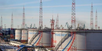 Нефтегазовые доходы Кремля рухнули вдвое: кого Путин заставит платить за войну