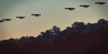 Без GPS, без связи: CSIS описал российские дроны V2U, которые летают стаей