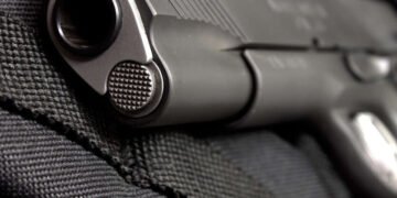 Оружие, самооборона и кризис доверия: Бебель о системных ошибках правоохранительной системы