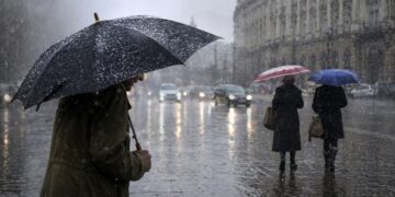 Резкое похолодание с дождем накроет Киев: когда температура упадет