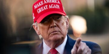 Война в Иране уничтожает рейтинг Трампа: Романенко оценил настроения электората