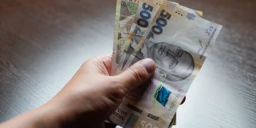 Людям с инвалидностью I-III групп выплатят по 2 тысячи гривен: какие условия