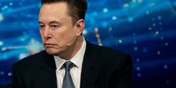 SpaceX пообіцяла Маску мільйони акцій за колонізацію Марса та космічні дата-центри
