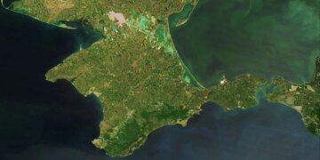 У Криму повідомляють про вибухи та роботу ППО біля трьох військових аеродромів