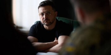 Зарплати до 400 тисяч та поетапне звільнення мобілізованих раніше – Зеленський оголосив про старт реформи армії
