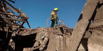 Ракетний удар рф по Дніпру 3 травня: з-під завалів деблокували тіло загиблого