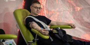Украинцев призывают сдать кровь, чтобы спасти раненых бойцов