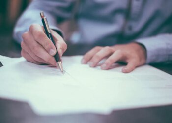 Подписал акты не глядя: бывший чиновник Сумской ОВА предстанет перед судом за переплату госсредств