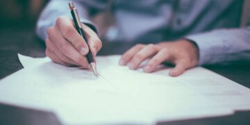 Подписал акты не глядя: бывший чиновник Сумской ОВА предстанет перед судом за переплату госсредств