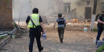 Під завалами дитсадка у Сумах після удару рф знайшли загиблу, є постраждалі