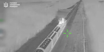 "Примари" вразили п'ять поїздів з військовою технікою в окупованому Криму. У ГУР показали ексклюзивні кадри