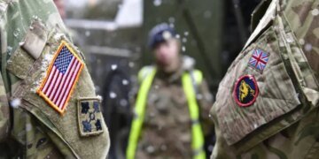 Уряд спростив оформлення документів для іноземців, які захищають Україну