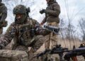 Повышение зарплат и условия демобилизации: что предлагают военным в новых контрактах
