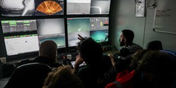Підводні роботи виявили сотні артефактів на найглибшому затонулому кораблі Франції