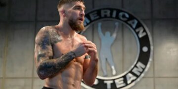 Несломленный: Амосов «задушил» испанца и добыл вторую победу в UFC. ВИДЕО