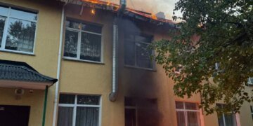 Через атаку дронів на Київщині пошкоджено дитсадок та житлові будинки