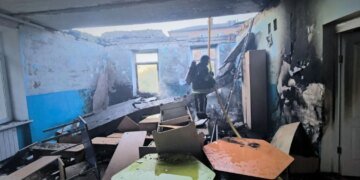 Рятувальники ДСНС показали наслідки нічної атаки дронів на Київщину