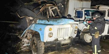 російські дрони вночі атакували підприємство та приватний будинок на Харківщині