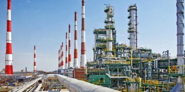 У рф заявили про атаку дронів на Астраханський ГПЗ, сталася пожежа
