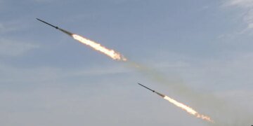 рф атакувала Україну тисячами дронів та ракет за тиждень, вбито понад 50 людей – Зеленський