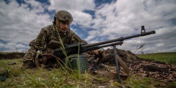 Враг ведет наступление по всей линии фронта — Силы обороны сдерживают атаки
