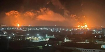 Пожар после удара БПЛА парализовал ГПЗ РФ под Астраханью