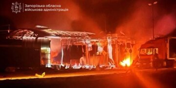 У Запорізькому районі російський дрон влучив у автозаправку, поранена жінка, виникла пожежа